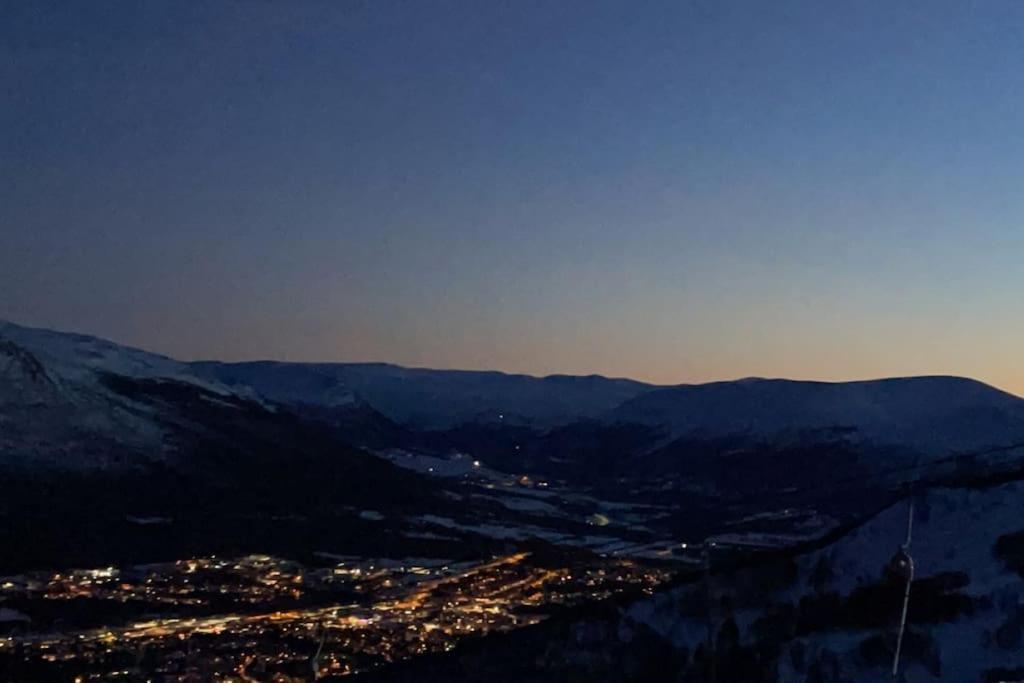 Koselig Leilighet , Med Parkering Og Ski In &Out. Apartman Oppdal Kültér fotó